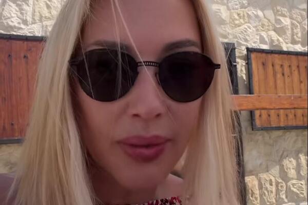 54-летняя Кудрявцева показала фото с малышом на отдыхе — трогательные кадры