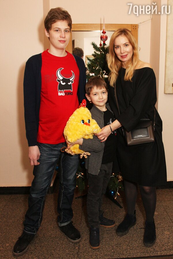 Дарья Юрская с сыновьями Георгием и Алексеем 