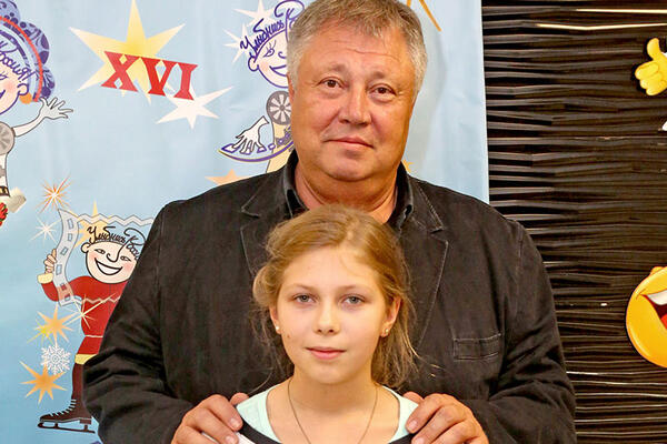 Звезда театра «Ленком» вывел в свет подросшую внучку