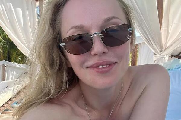 Джанабаева блеснула голыми телесами на пляже в Европе — отъелась к лету?