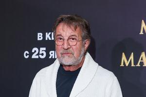 Тут и ДНК-тест не нужен: Ярмольник вышел на красную дорожку с 8-летним Павлом