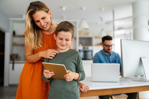 Соедини по цвету: простая игра, которая учит видеть детали