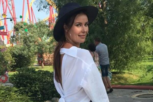 Образ дня: Оксана Федорова делает ставку на черно-белую классику