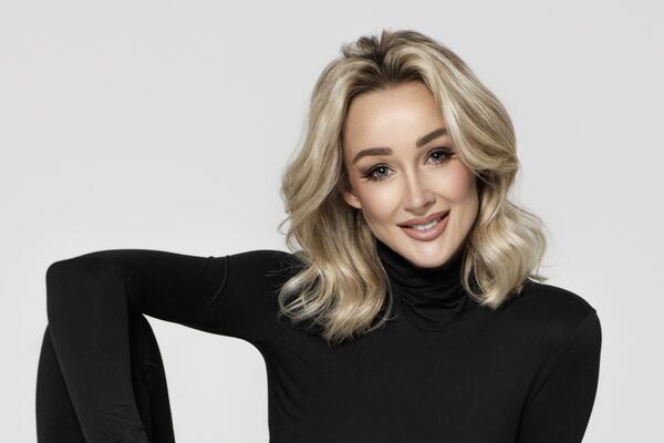 Как в 49 выглядеть на 35: бьюти-советы от звезды шоу &laquo;Титаны&raquo; Оксаны Яшанькиной