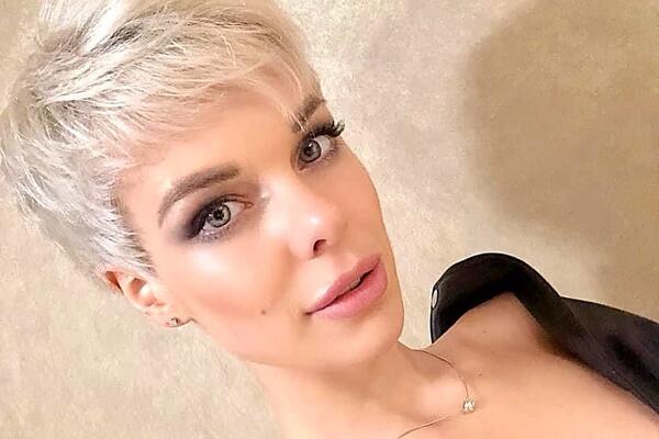 «Сделали без моего ведома»: Анна Старшенбаум о пластике груди