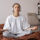 Тревога, стресс и бессонница: какая музыка успокоит и расслабит 