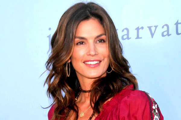 Синди Кроуфорд: «Разве не забавно, что моей главной фишкой стало то, из-за чего я переживала больше всего?»