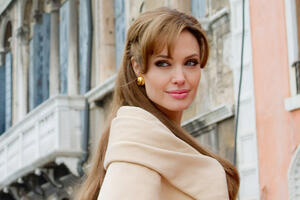 Анджелину Джоли подвергнут психологической экспертизе 