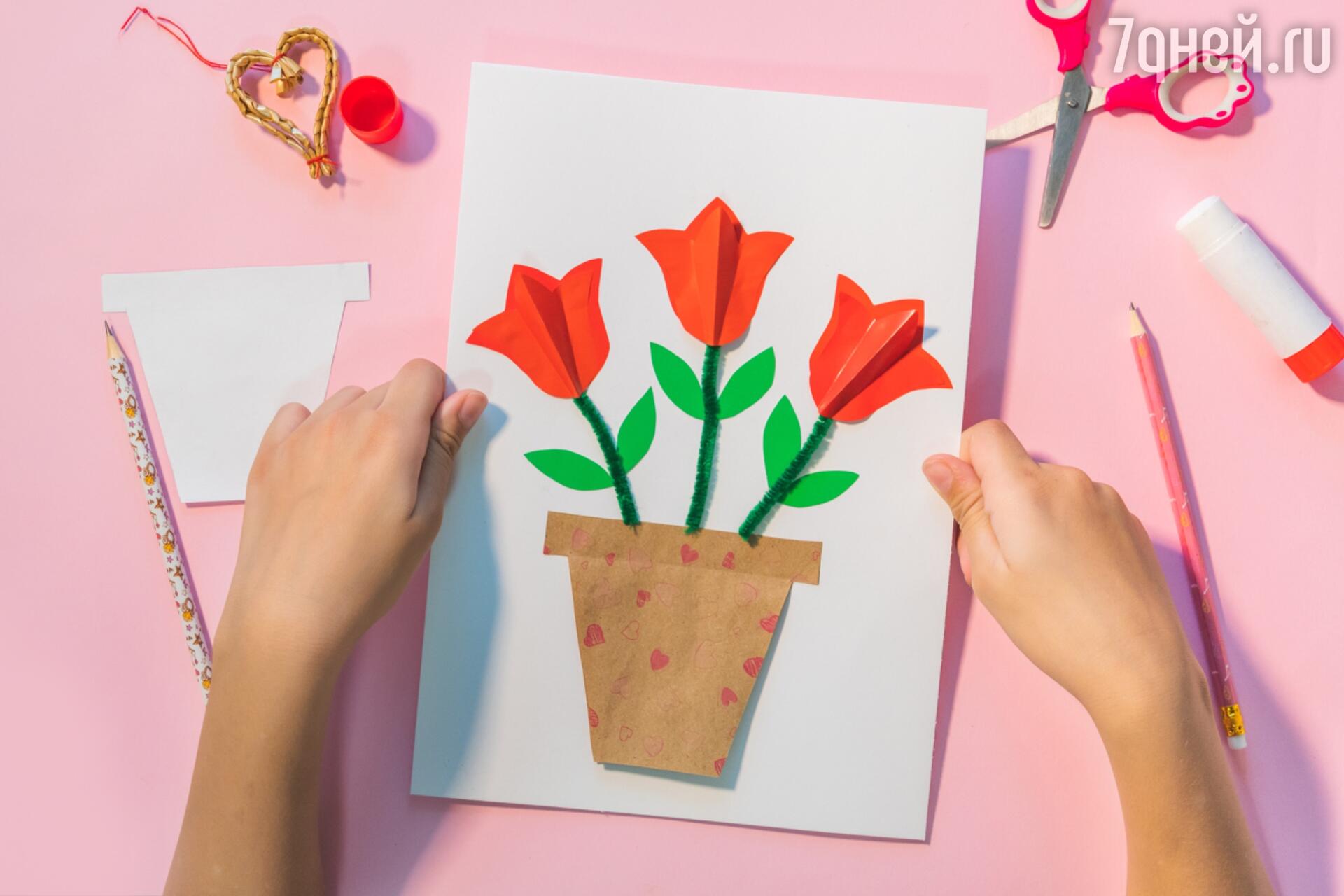 Как сделать цветы из бумаги без клея. Бумажные цветы своими руками. Оригами подарок маме на 8 марта