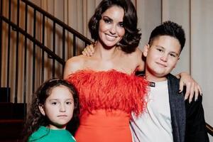 Недавно родившая Муцениеце напугала играми с дочкой — еще бы в снег кинула