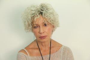 «Рыдает с утра до вечера»: 15-летний внук Васильевой отдал аферистам 360 тысяч рублей