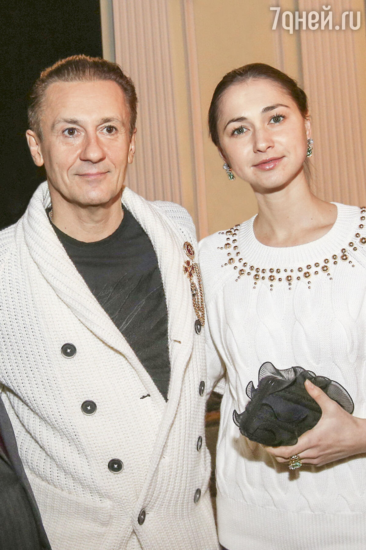 Олег Меньшиков с женой 2021