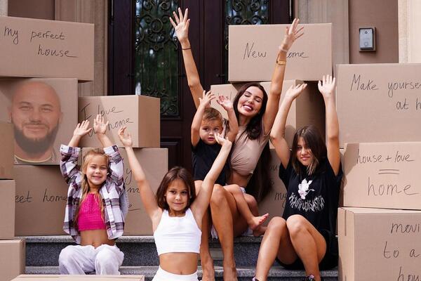 Элитный район, рядом магазины и школы: Самойлова рассказала, зачем купила квартиру в Дубае