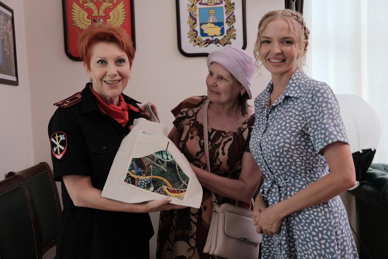 Оксана Сташенко, Марина Орлова с
мамой Людмилой Павловной вместе на фото