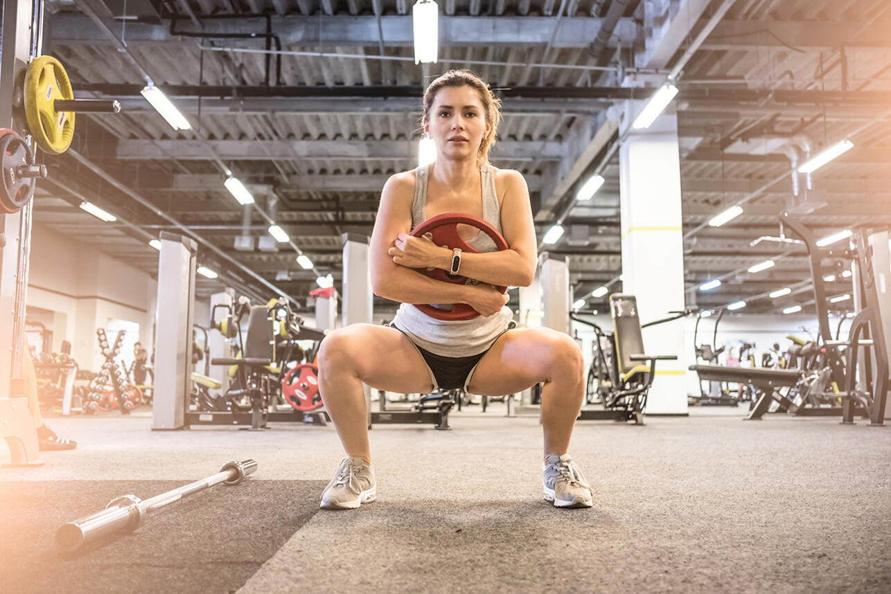 женщина в спортзале