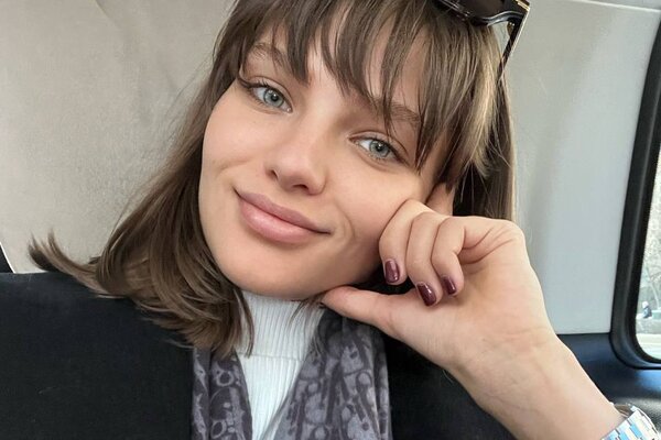 «Грудь висит, как и живот»: после родов Кафельникова решилась на пластику