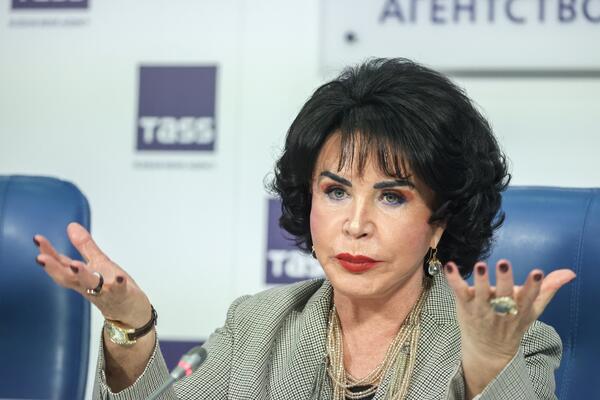 Не считают бабушкой: Бабкина из кожи лезет, чтобы завоевать доверие внуков