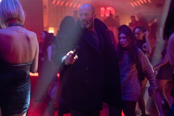 В российский прокат выйдет новый фильм с Джейсоном Стэйтемом «Убежище»: трейлер и кадры