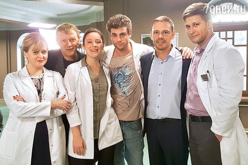 На съемках сериала «Доктор Рихтер» с Анной Михалковой, Алексеем Серебряковым, Полиной Чернышовой, Дмитрием Ендальцевым, Павлом Чинаревым