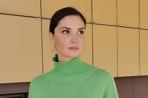 Гамак, веранда и место для костра: Муцениеце показала проект своего загородного участка