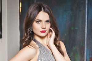 Гардероб звезды: вещи с историей, демократичные бренды и яркие образы Татьяны Космачевой