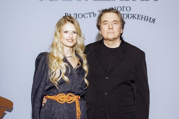 Константин Эрнст вывел в свет подросших дочек