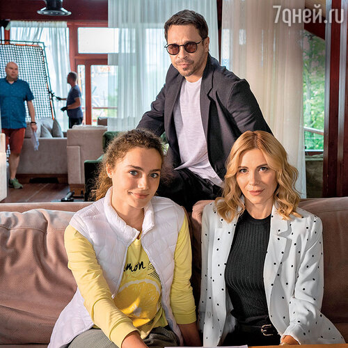 С Павлом Деревянко и Ангелиной Поплавской на съемках сериала «Дылды». 2019 г.