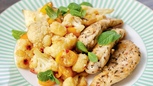 Александр Белькович: курочка с цветной капустой и кумкватами