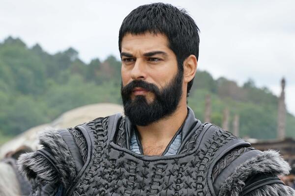 Бурак Озчивит покинул сериал «Основание. Осман», где играл главную роль