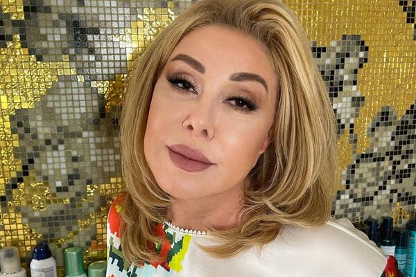 Рука в руке: вернувшаяся дочь Успенской показала красавца-мужчину