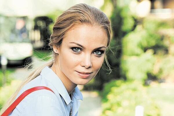 Татьяна Арнтгольц показала честное фото без макияжа