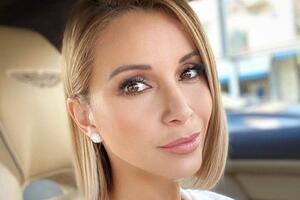 Орлова показала фото с большим животом после слухов о беременности — снялась с больнице