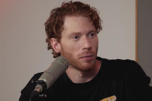 Мать-одиночка в кружевном топе: Пресняков показал, кто его утешает после развода