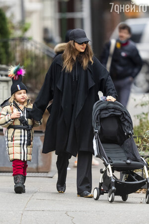 Ирина Шейк с дочкой Леей - фото