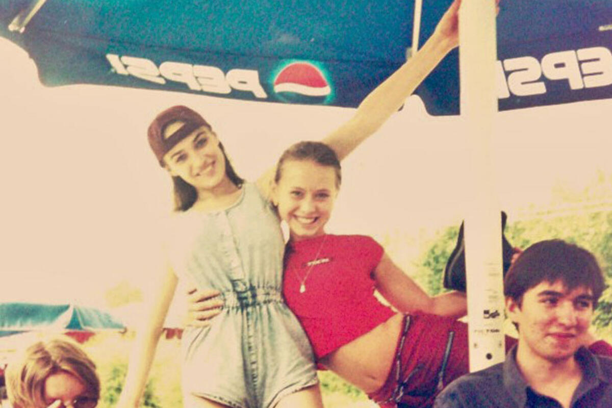 Джорданкапри секс Еркектерге белдік киген қыздар (фото)