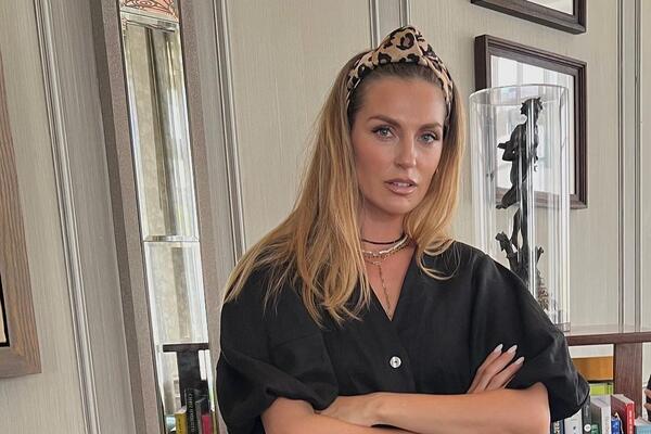 Открестившуюся от России Сашу Савельеву разоблачили: немалые богатства