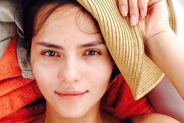 Катя Ли снялась без макияжа