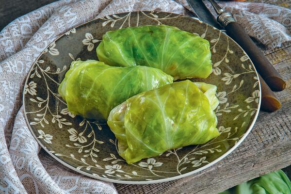 Рецепты от Юлии Высоцкой: голубцы с говядиной и гречкой, хрустящие конвертики с раковыми шейками и ореховое печенье