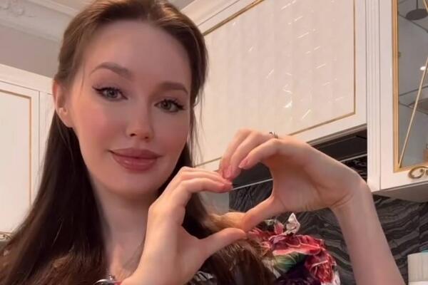 Костенко сообщила о рождении еще одного ребенка в их семье — закрыла глаза на измены Тарасова