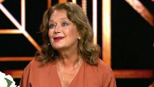 «Невероятные гены!» 73-летняя Алферова поразила красотой на новом снимке