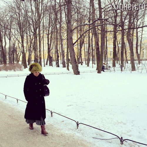 Анна Нетребко гуляет по любимому Санкт-Петербургу