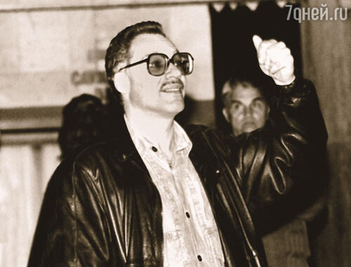 У Максима была очень богатая биография. Его рекорд — только
официальных 7 браков — еще, по-моему, никто не побил
