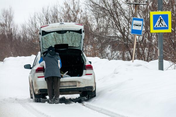 За эти вещи — штраф: что нельзя возить в багажнике по новым правилам