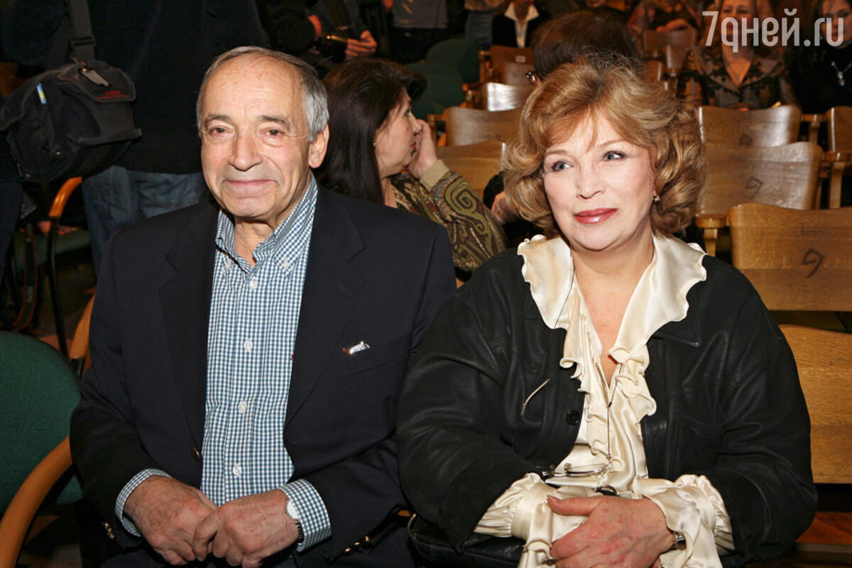 Жалаңаш кәрі семіз әйелдердің бейнелері