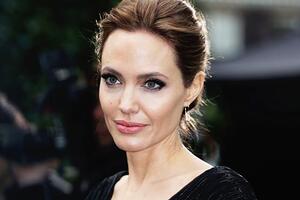 Анджелина Джоли ревнует мужа к Сиенне Миллер