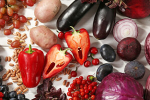 Красные и фиолетовые фрукты, овощи и ягоды предотвращают развитие рака кишечника