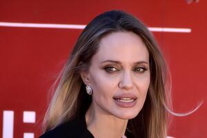 Новый год — новые надежды: Анджелина Джоли готовится навсегда покинуть Голливуд