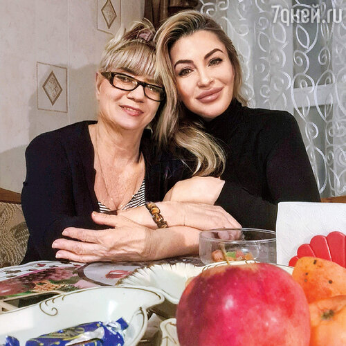 С Алей, невесткой Александра Абдулова, мы жили вместе год на даче во Внуково