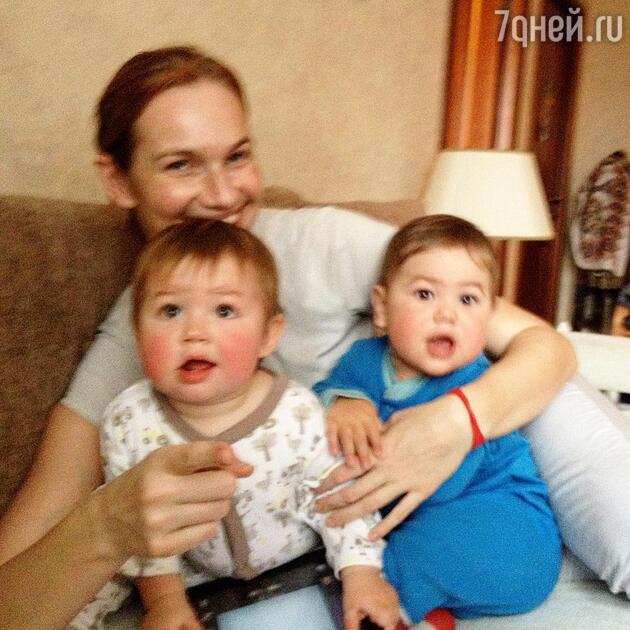 Таша Строгая с детьми Федотом и Федором