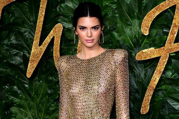 Образ дня: Кендалл Дженнер в голом платье Julien Macdonald